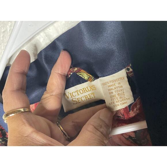 < Vintage Victoria’s Secret Gold Label Floral Robe > - Picture 2 of 3